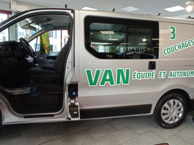 RENAULT TRAFIC FLEX 3 ANTILOPE VAN