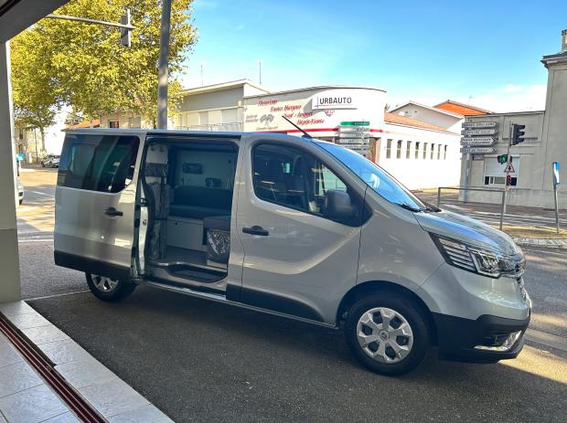 RENAULT TRAFIC FLEX 3 ANTILOPE VAN