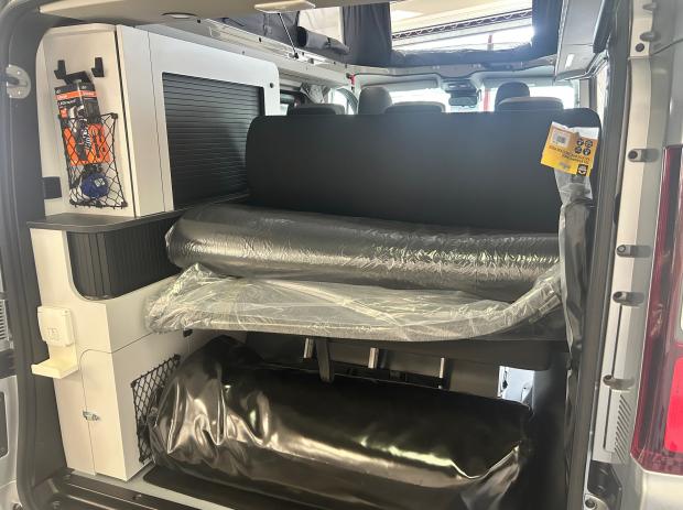 RENAULT TRAFIC FLEX 5 ANTILOPE VAN