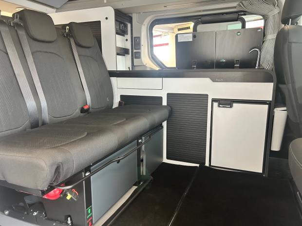 RENAULT TRAFIC FLEX 5 ANTILOPE VAN